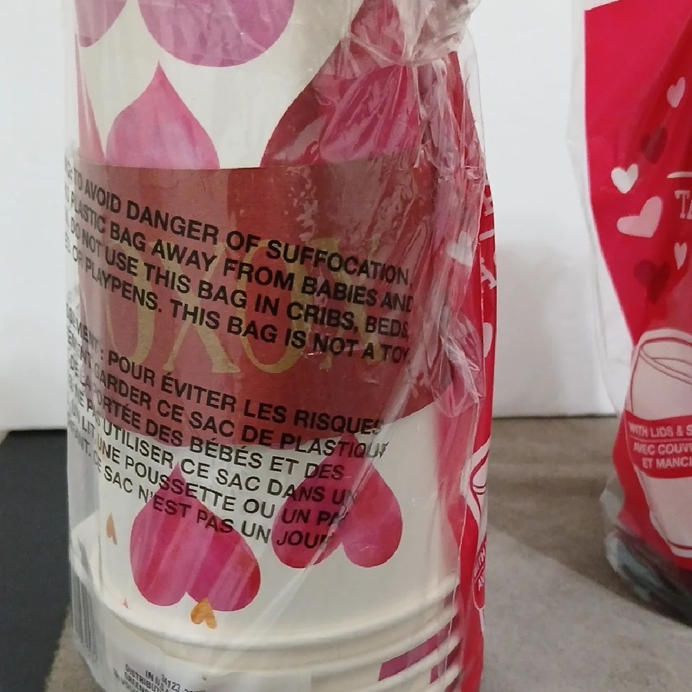 Valentines HEART Pattern Paper Cups - Red and White 15 pcs NEW